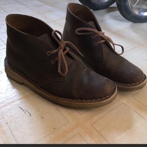 Clarks women’s brown desert chukka boots 8.5